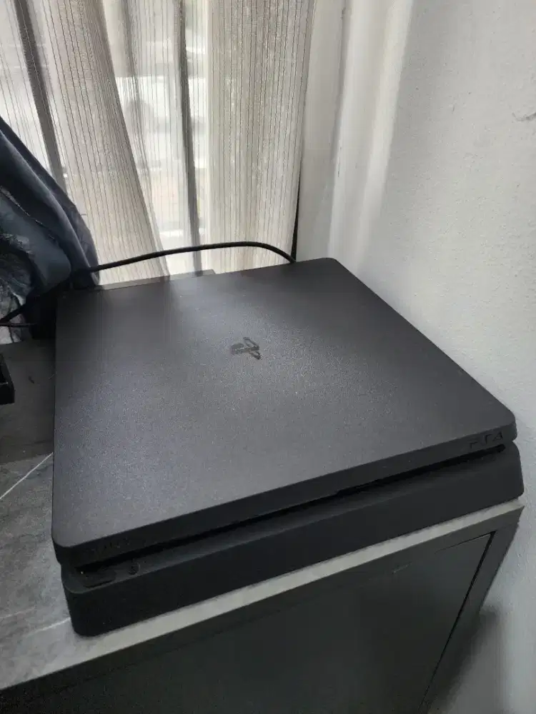 Play Station 4 (ori) , 500 GB , 2 Sticks