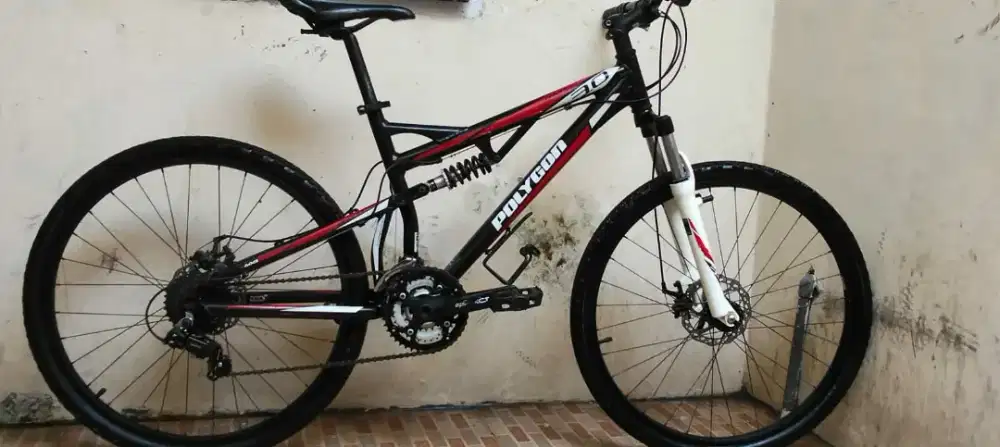 Dijual cepat murah sepada gunung polygon braodway 3.0 fram Aoly mulus