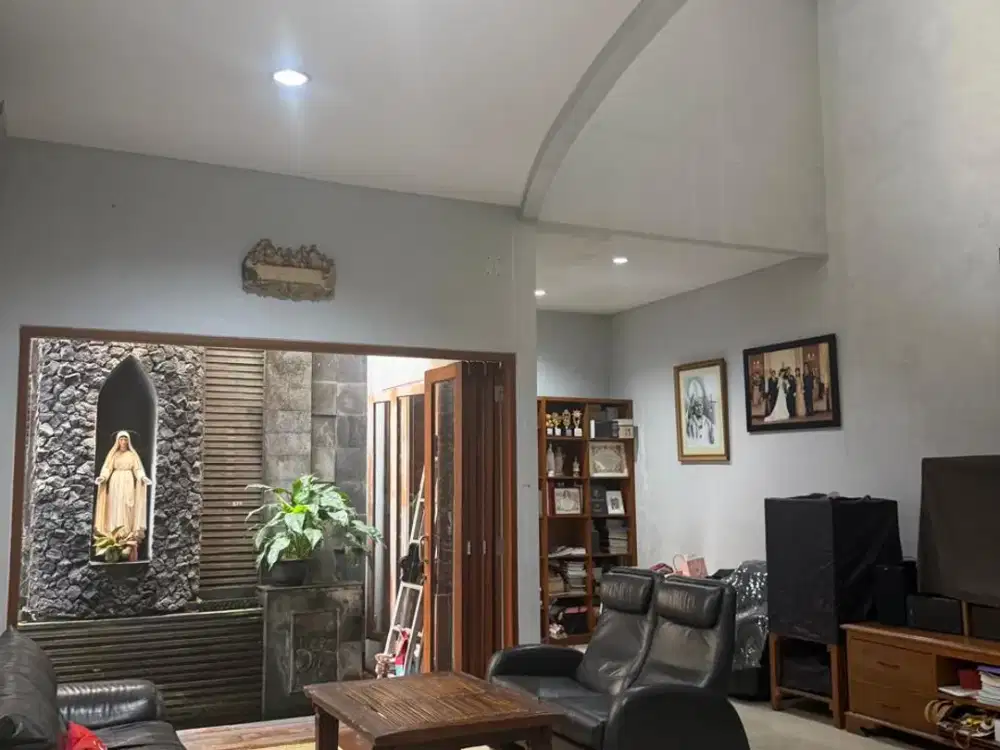 Dijual Rumah Hoek di Pelangi Kuning