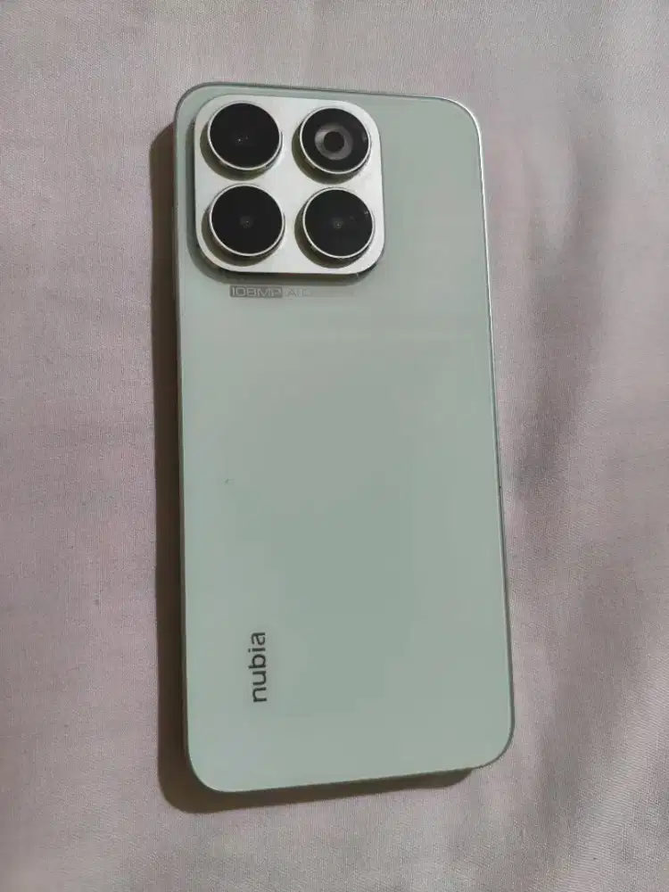 Nubia V70 Basic Ram 8+12/256gb kamera 108mp ( HP dan cas)