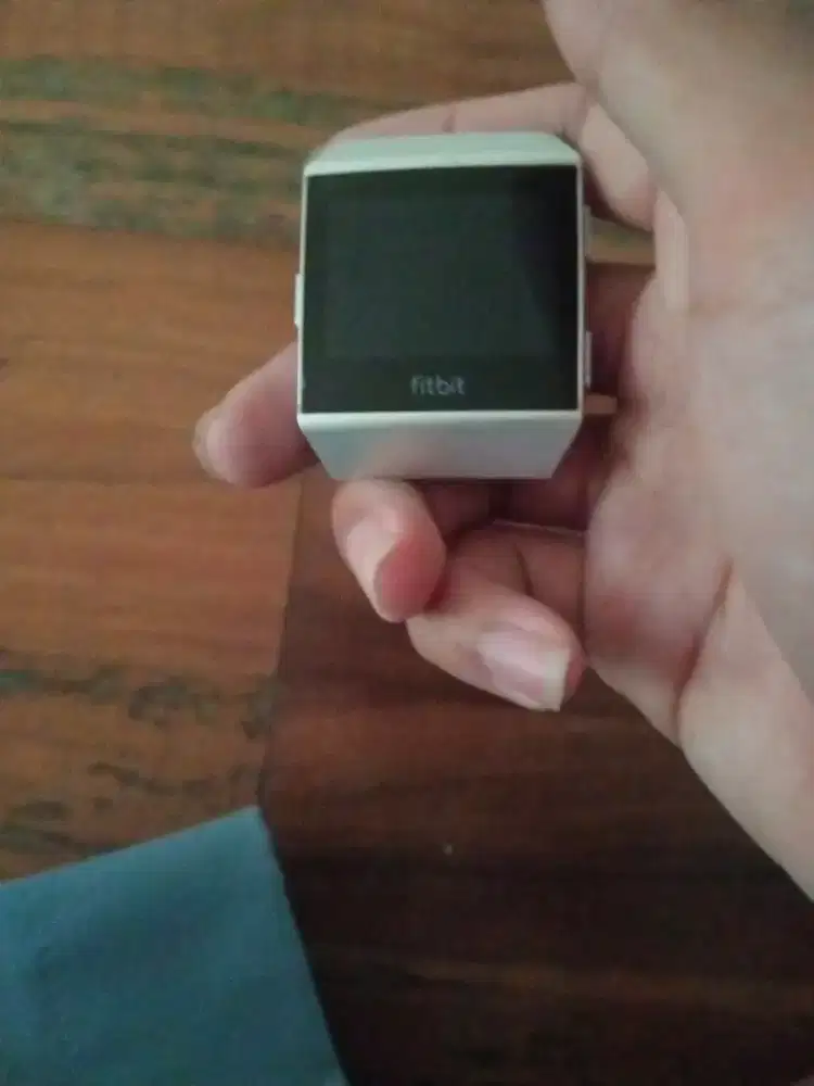 Fitbit Ionic FB503 Smartwatch GPS Unit Onl, Tanpa Charger Belum Dites