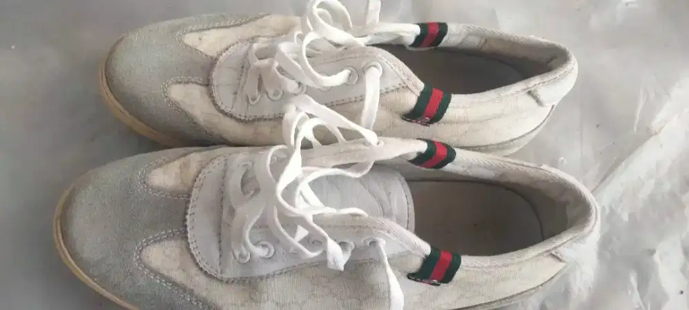 sepatu gucci bekas mulus kulit size 42
