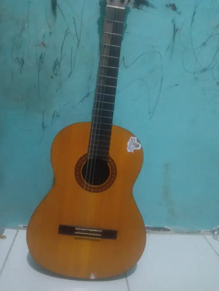 Jual gitar Yamaha C315 second 600 nego