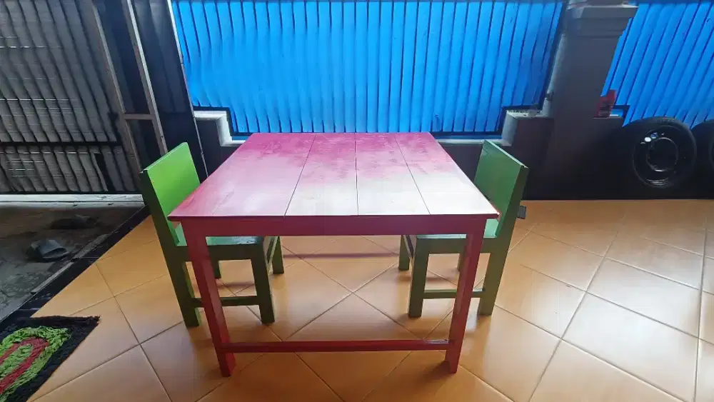 Meja Belajar Anak Minimalis