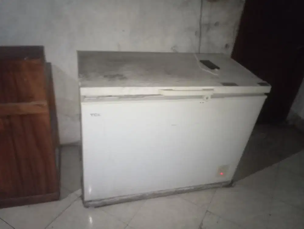 Freezer box second like new kondisi normal cepat beku