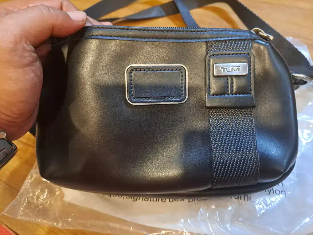 Tas selempang handbag tumi leather like new