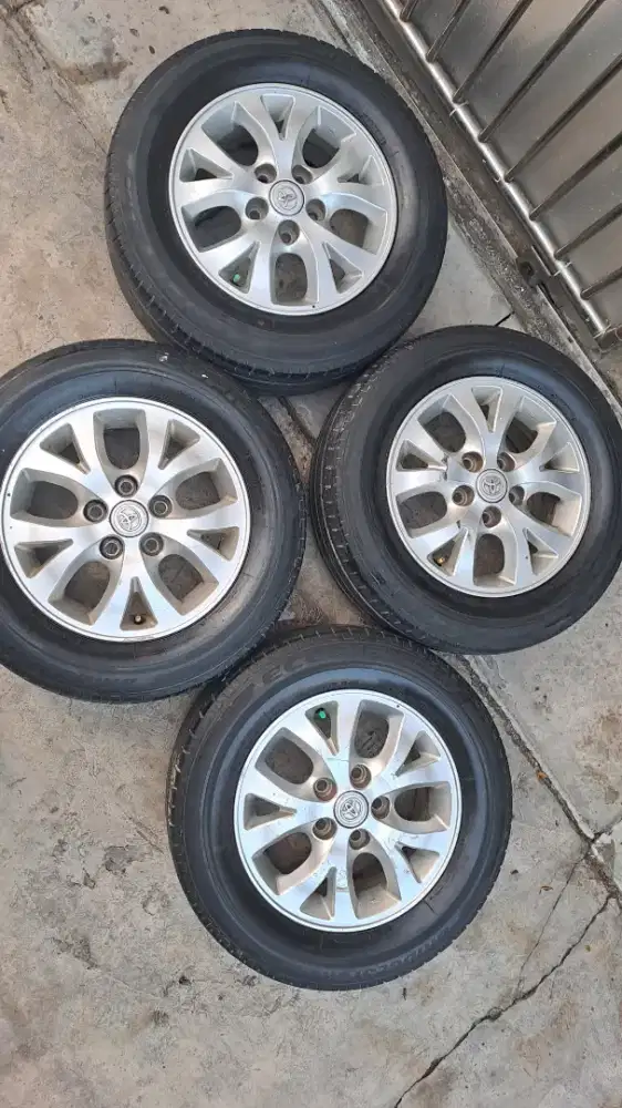 Ban dan velg oem innova