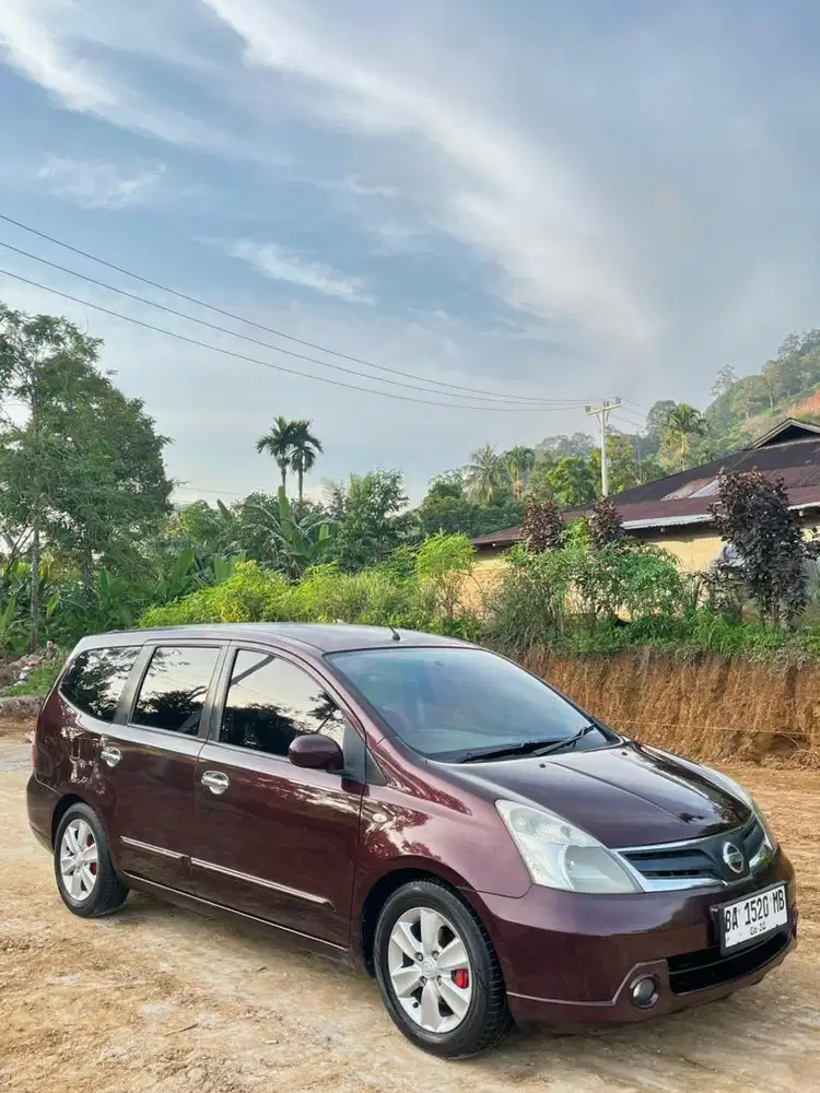 Grand livina XV 1.5 matic tahun 2011