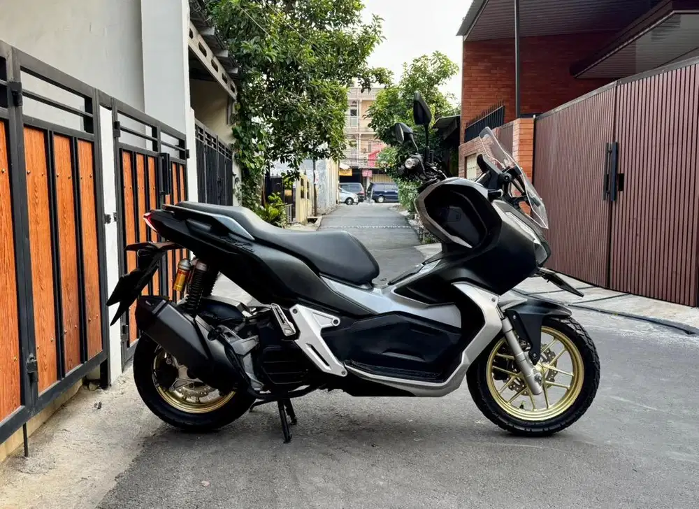 Honda ADV 150 CBS ISS Keyless MULUSSS Pajak Hidup Surat Lengkap