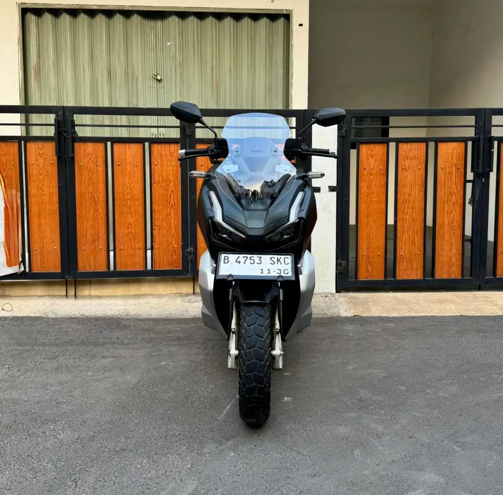Honda ADV 150 CBS ISS MULUSSS Pajak Hidup Surat Lengkap