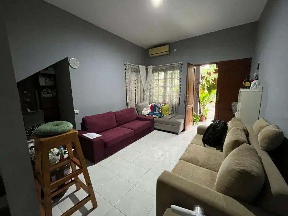 Dijual Cepat Rumah Tinggal Terawat Lokasi Strategis di Carissa Graha Raya