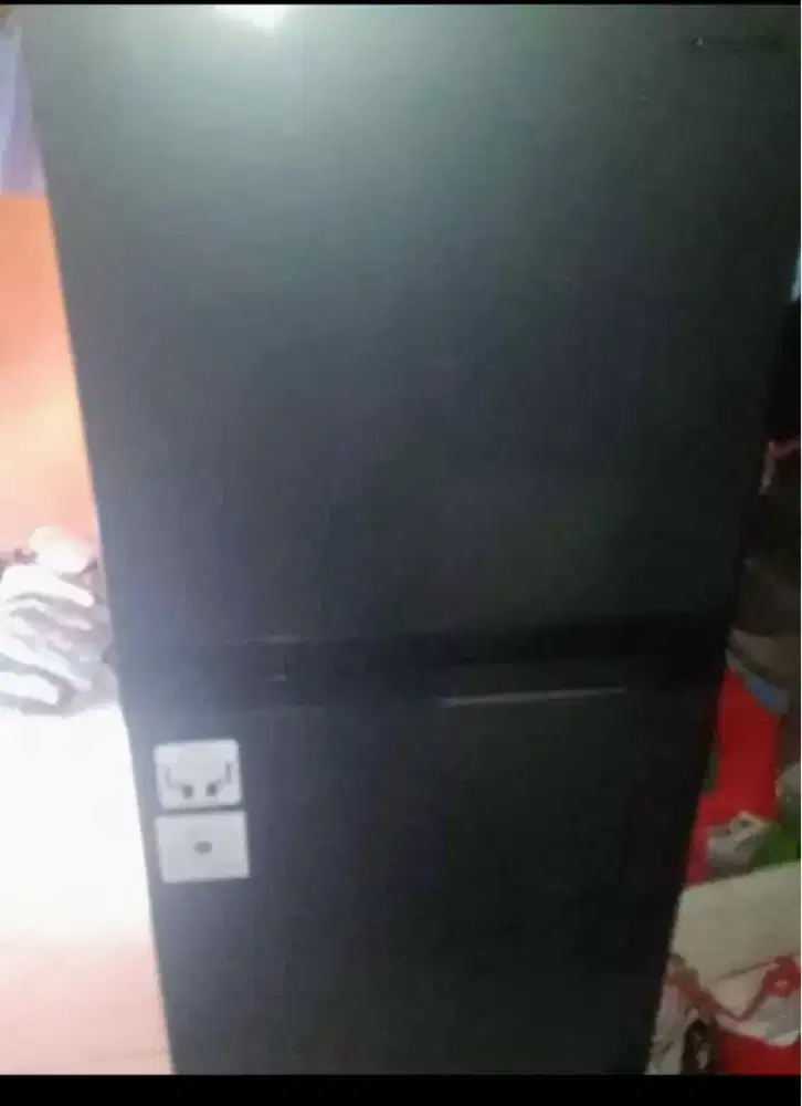 Kulkas Toshiba New Model 2 Pintu GR-B28ISP Like New