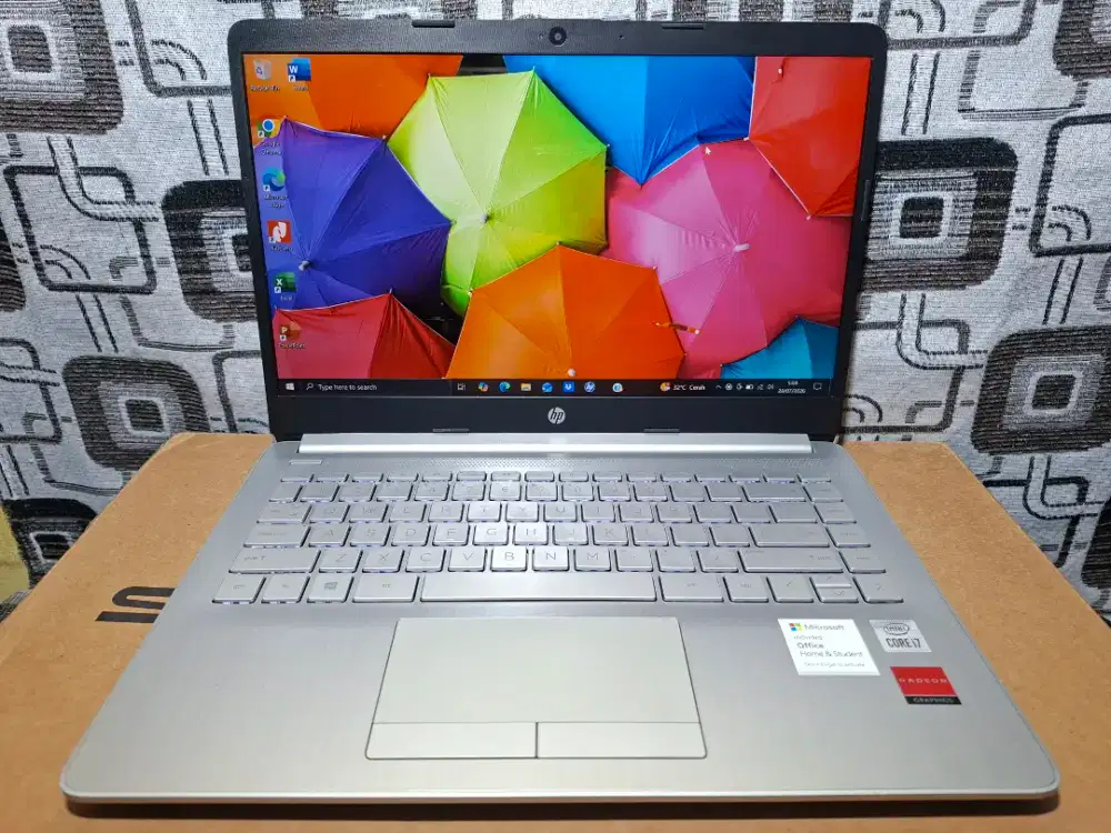 Laptop Hp 14s Core i7 ram 8gb ssd 512gb fullHD dual VGA keyboard nyala