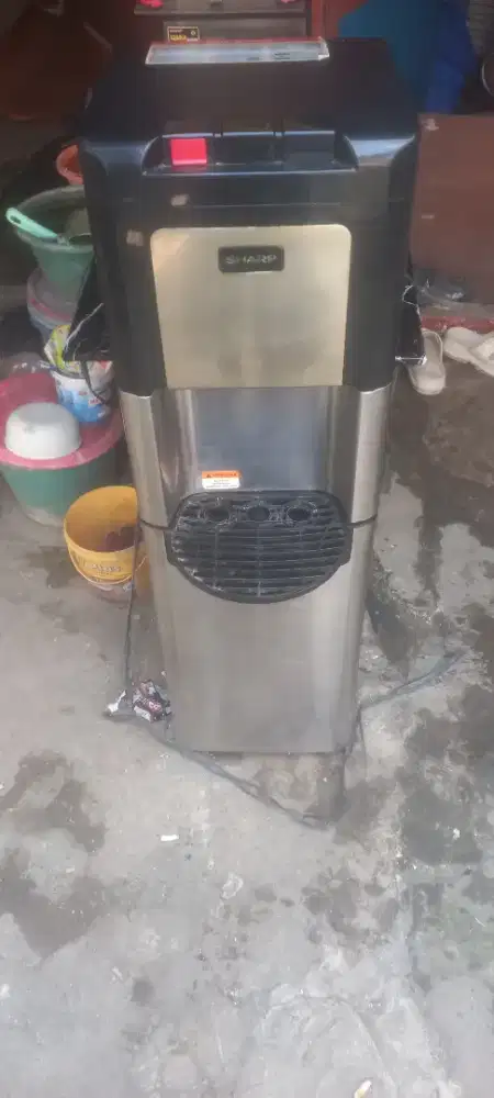 Dispenaer merk sharp