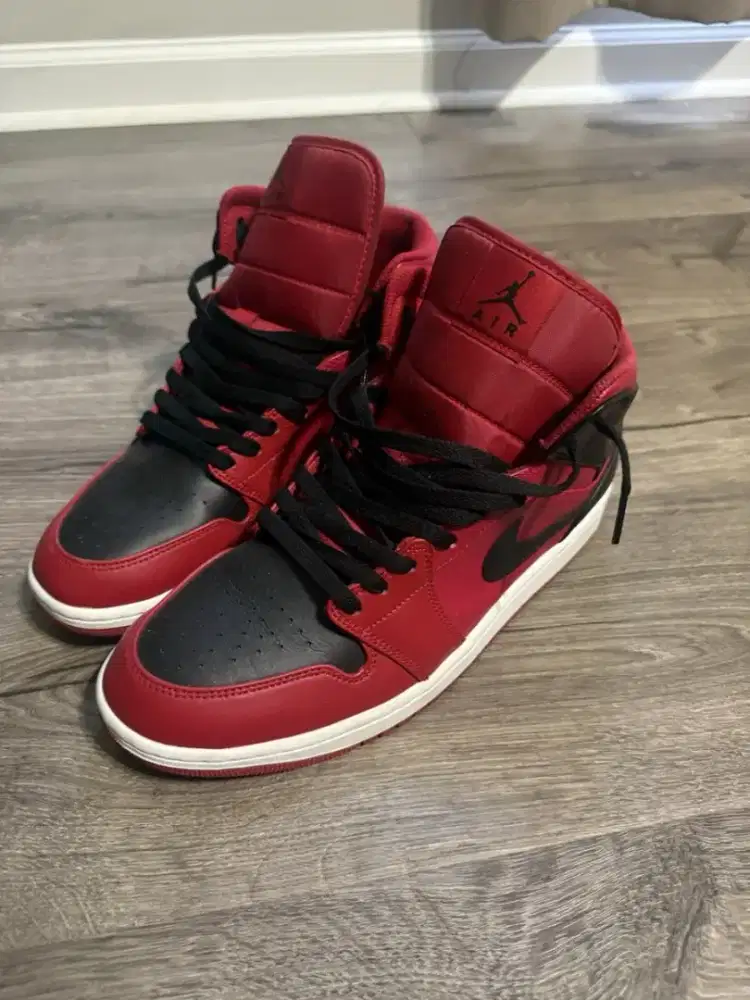 Nike Air Jordan merah