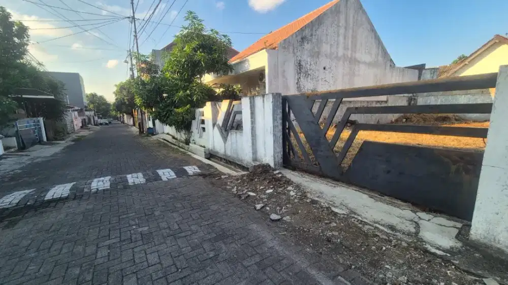Dijual tanah strategis bisa utk kos dan rumah tinggal