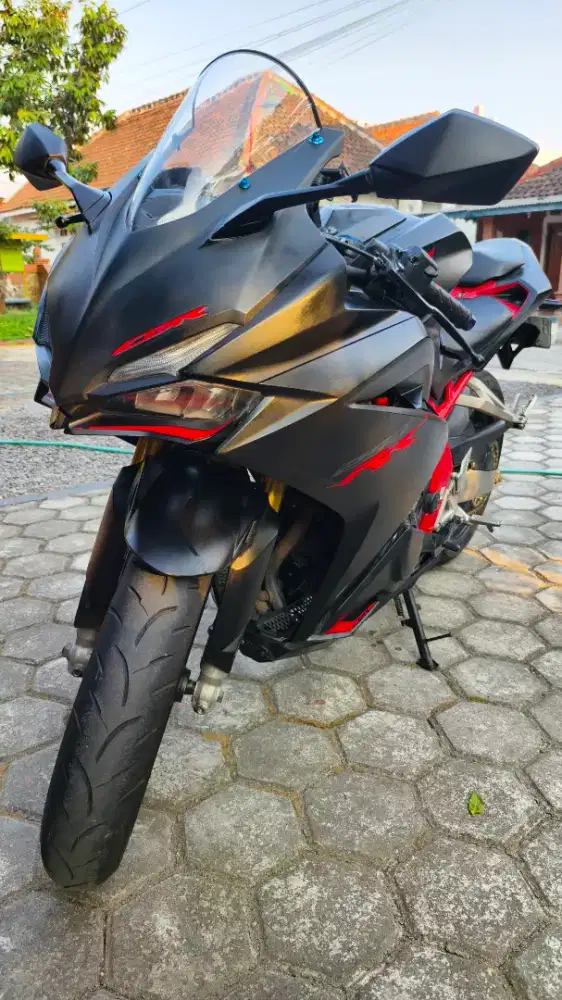 Cbr 250rr abs 2019 hitam