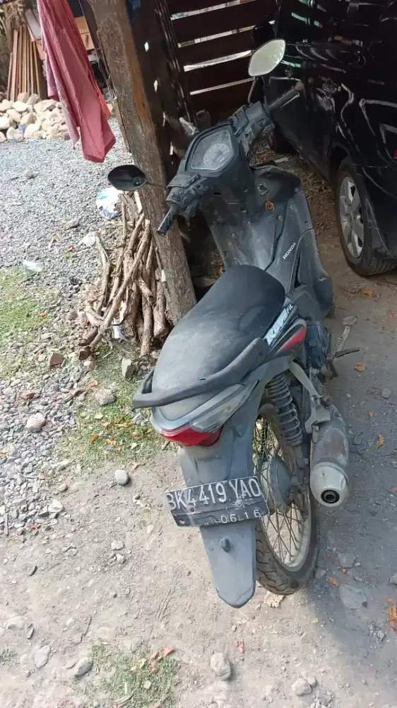 Di jual sepeda motor revo