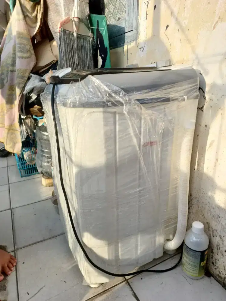 MESIN CUCI  4 KG  PORTABLE  BUAT ANAK KOST  550 NEET AJ OK . TES BOLH.