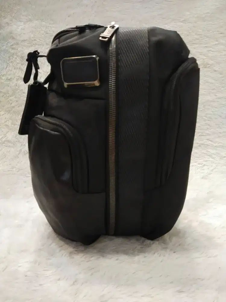 Luxury TUMI Body bag sangat stylish dan keren maksimal