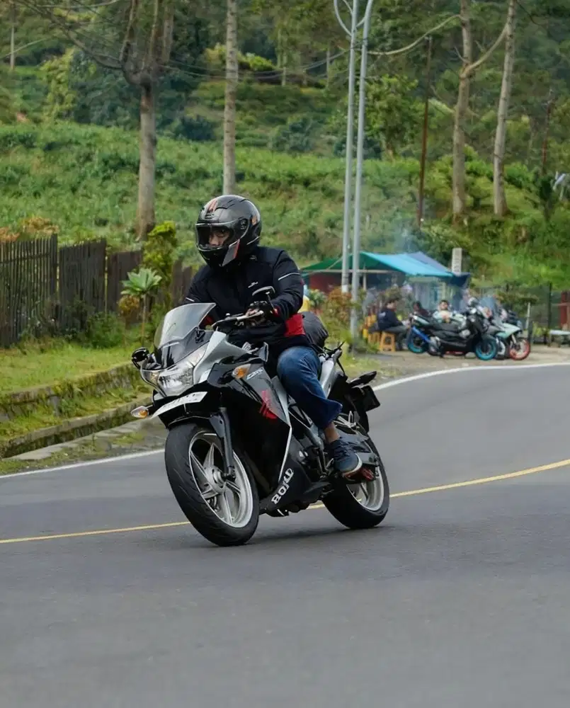 Jual santai Honda CBR 250R - CBU (ABS) 18 juta nego