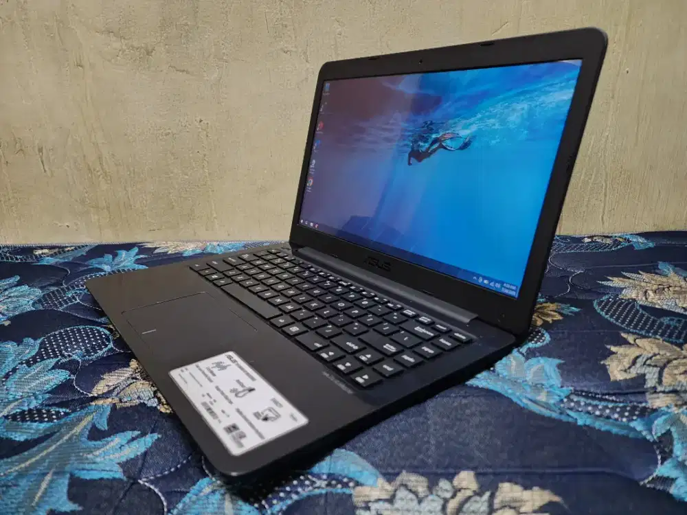 Laptop Asus E402Y Slim Mulus 4/1tb Tinggal Pakai
