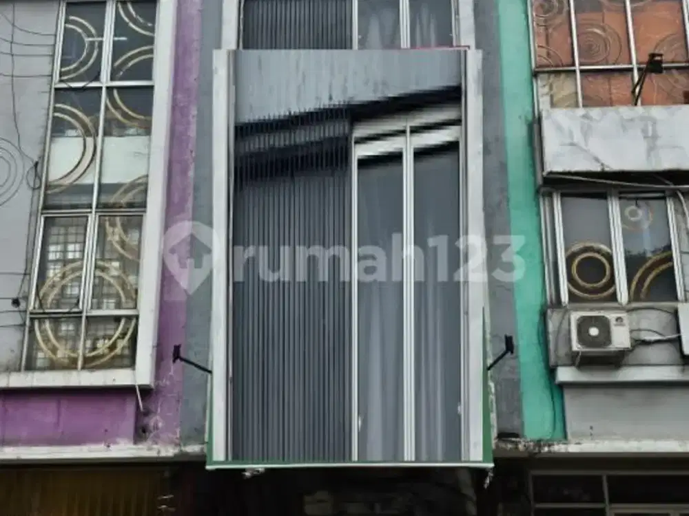 Jual Cepat! Ruko Glaze Siap Huni Lokasi Strategis Hadap Jalan Raya di Gading Serpong - Tangerang