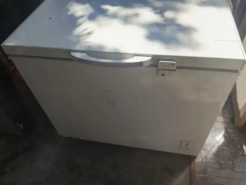 Freezer Box 200LT Merek poltron