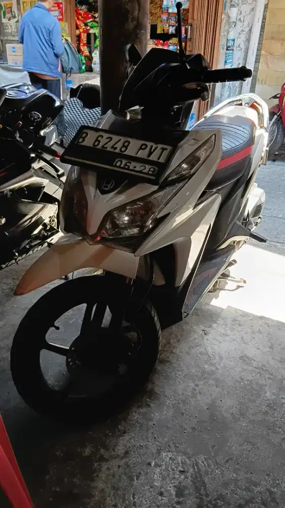 Vario 125 putih 2013