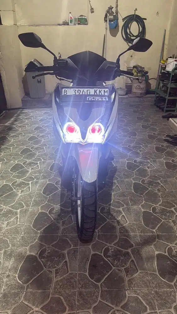 Vario 125 old (KZR) th 2013 warna putih