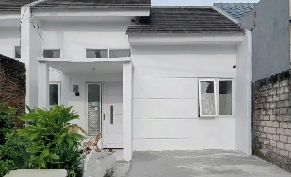 Rumah usaha di jalan utama