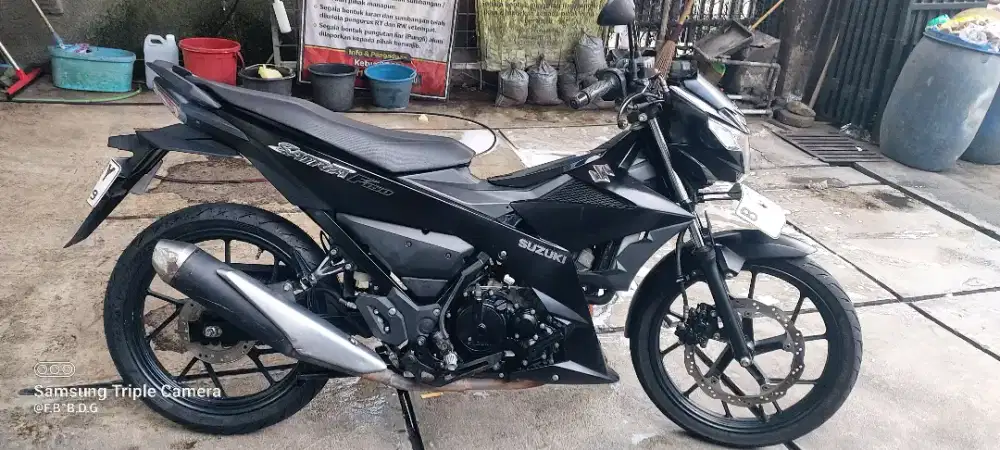 Suzuki satria  fu fi Bleck predator