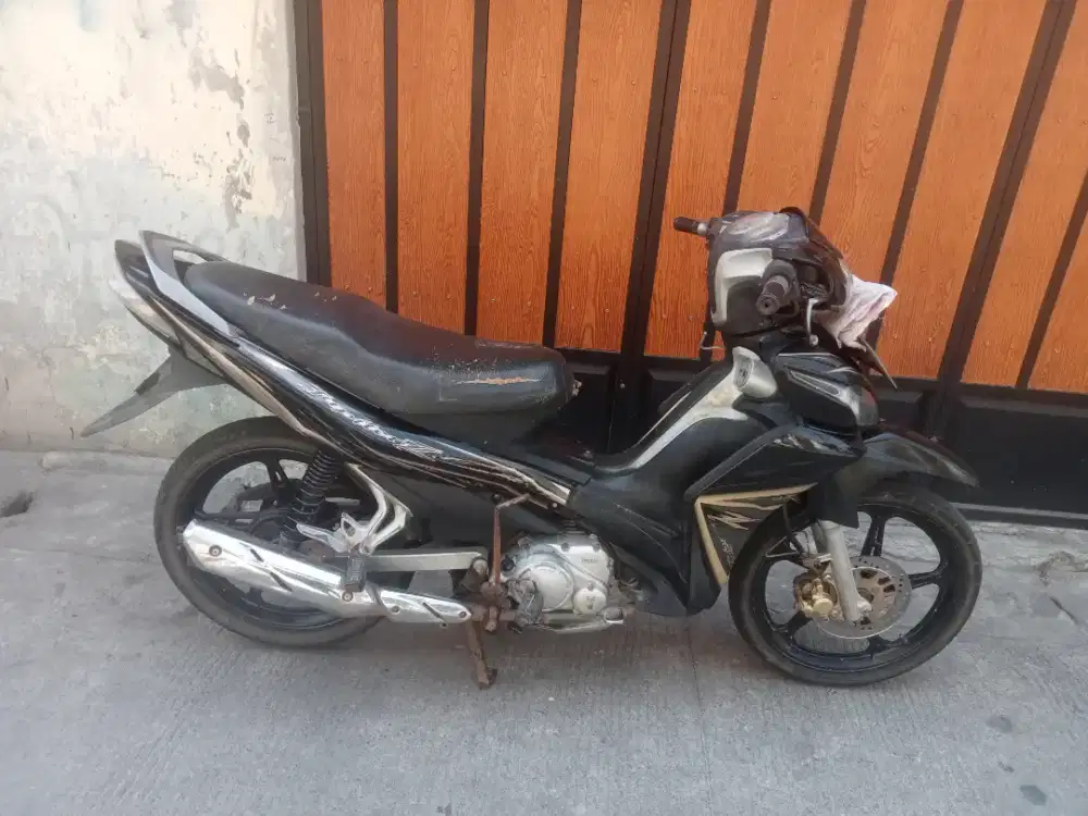 Bismillah dijual butuh Yamaha Vega 2011 cw kumplit mulus gress