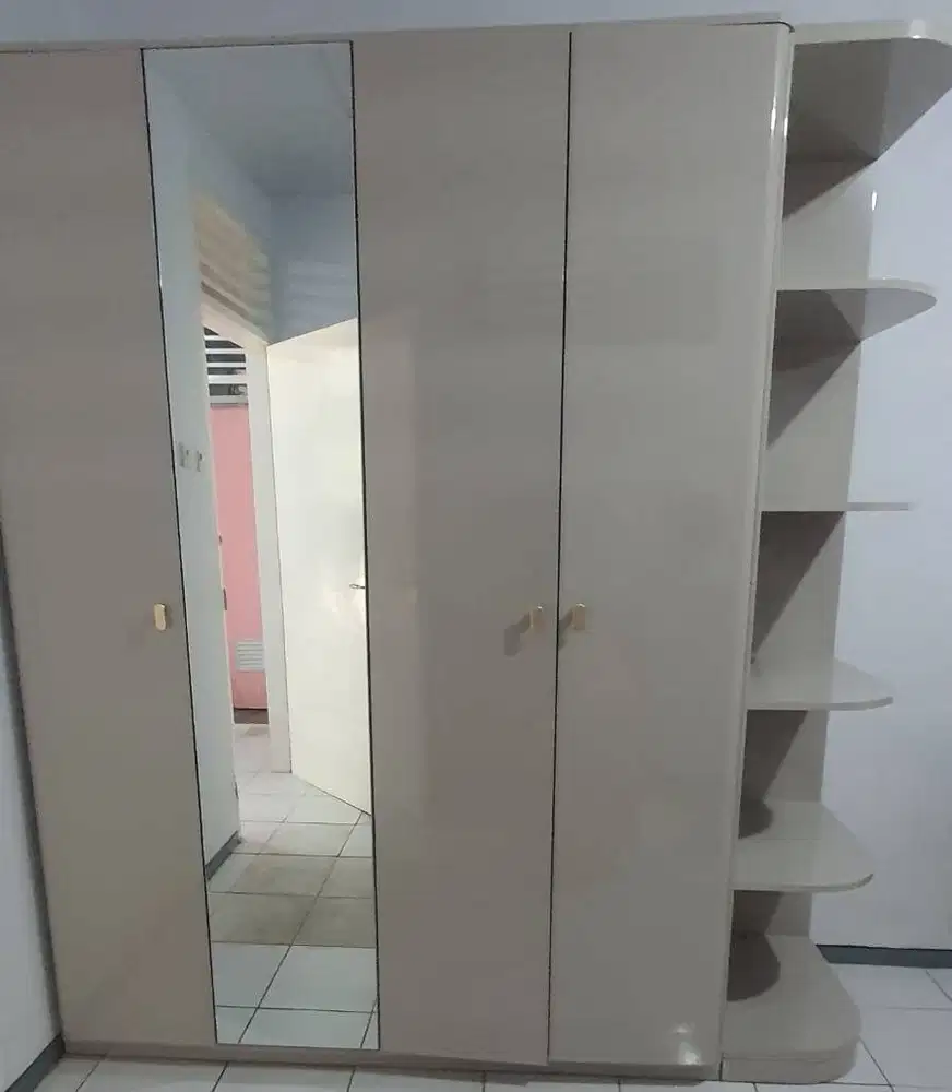 Lemari Baju Informa Charlize 4 Pintu 5 Rak + Kaca Warna Cokelat Taupe