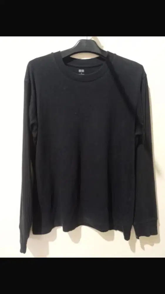 longslevee uniqlo hitam