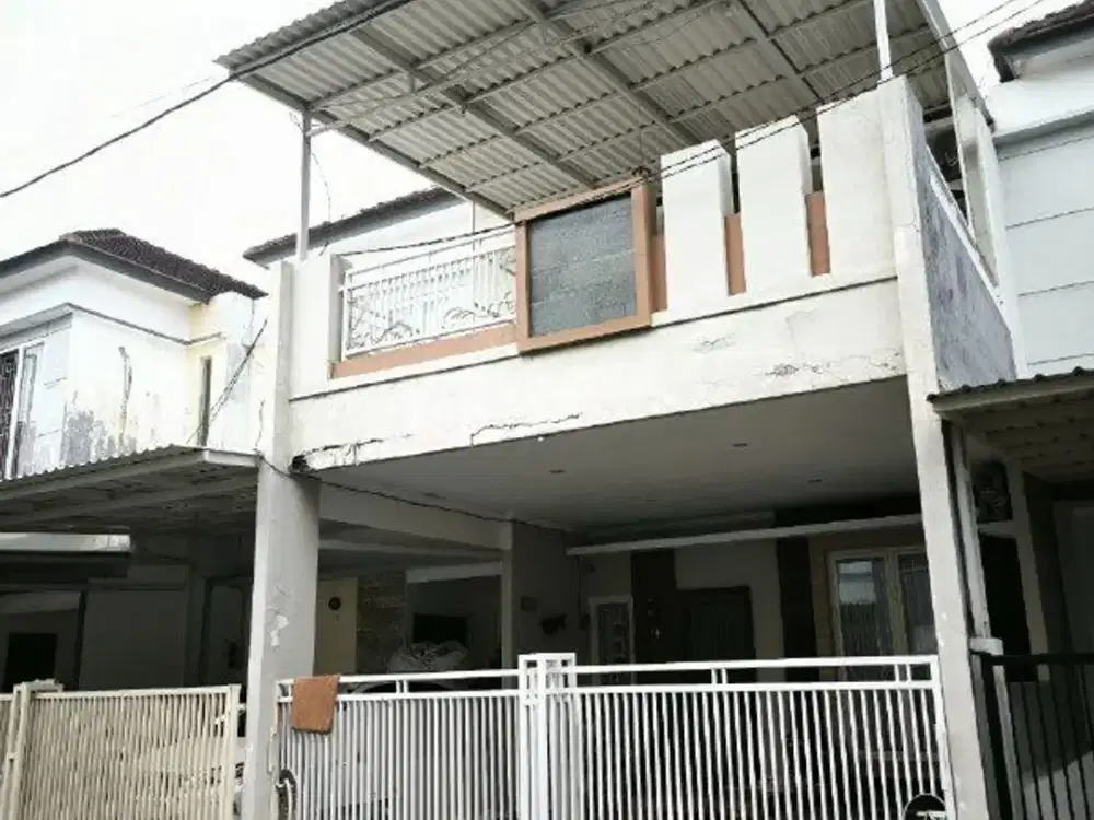Rumah Siap Huni Simpang Darmo Regency One Gate Cluster Hadap Barat Row Jalan 3 Mobil