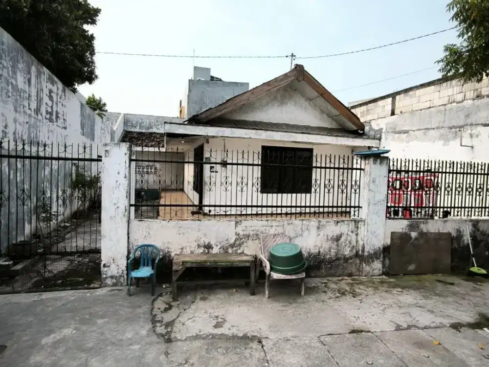 Rumah di Kedung Cowek Hadap Selatan Listrik 2200 Watt Sumur Air Bersih