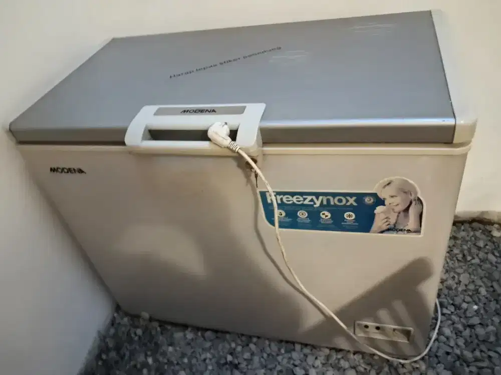 Dijual Freezer Modena