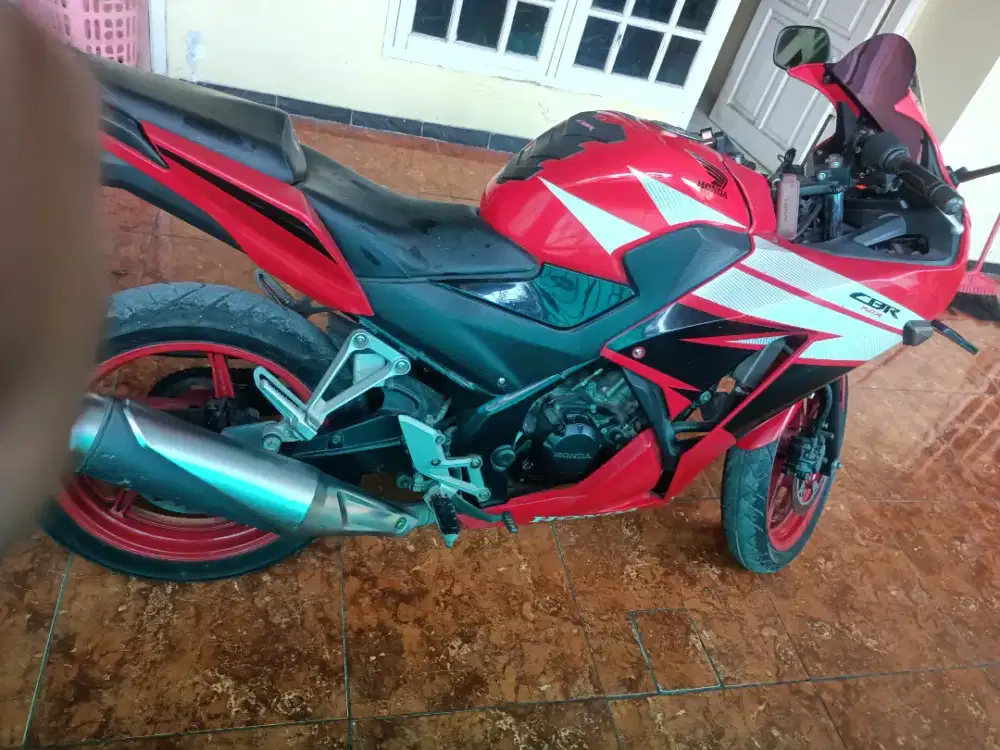 Honda CBR 150..Merah