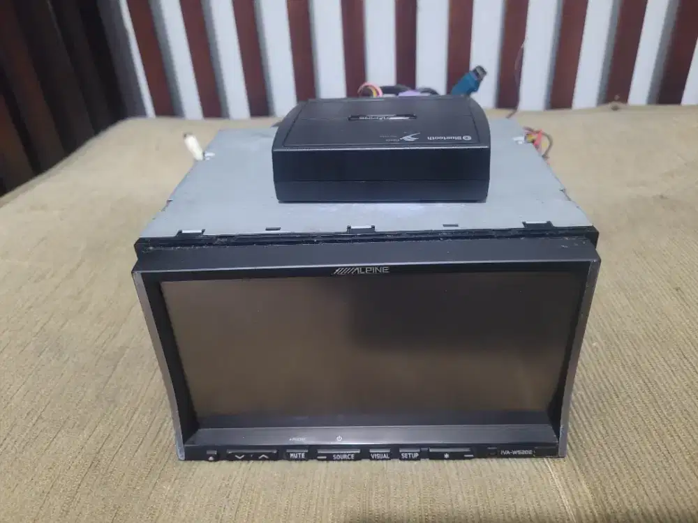 Head unit alphine IVA-W520E