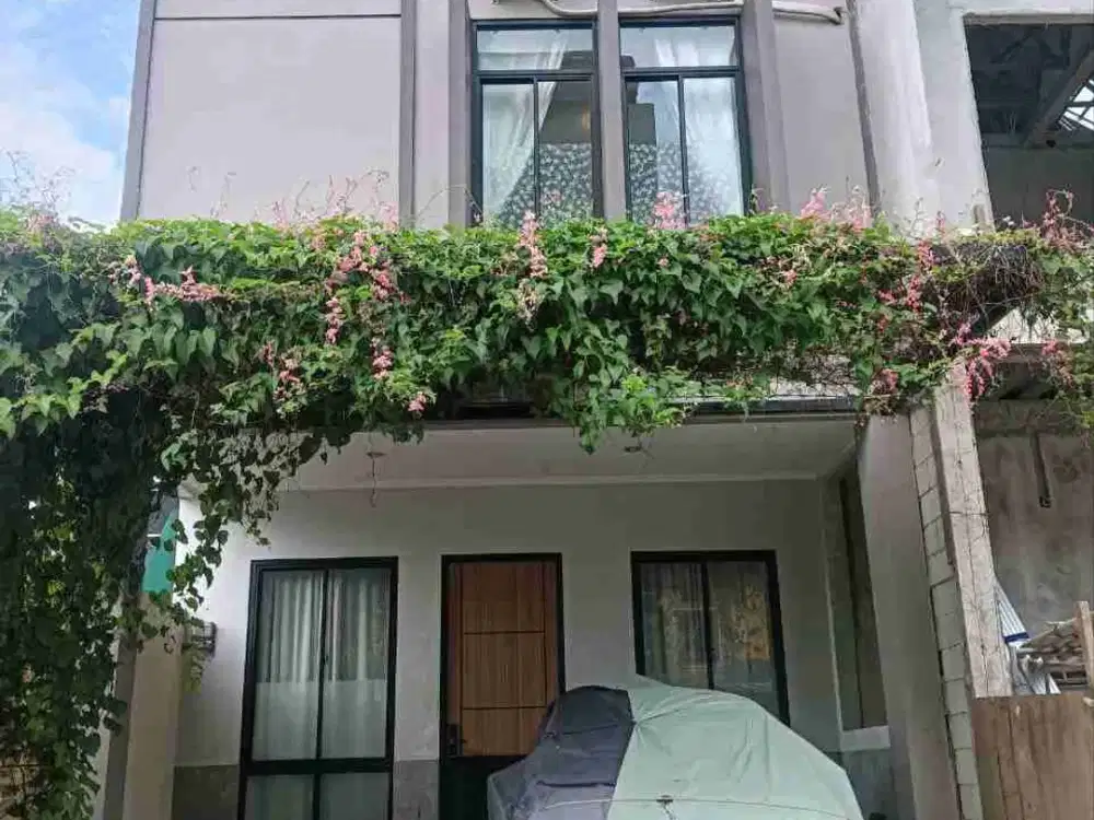 RUMAH DALAM PERUMAHAN ARYAWANGSA RESIDENCE, TANJUNG BARAT, JAKARTA SELATAN