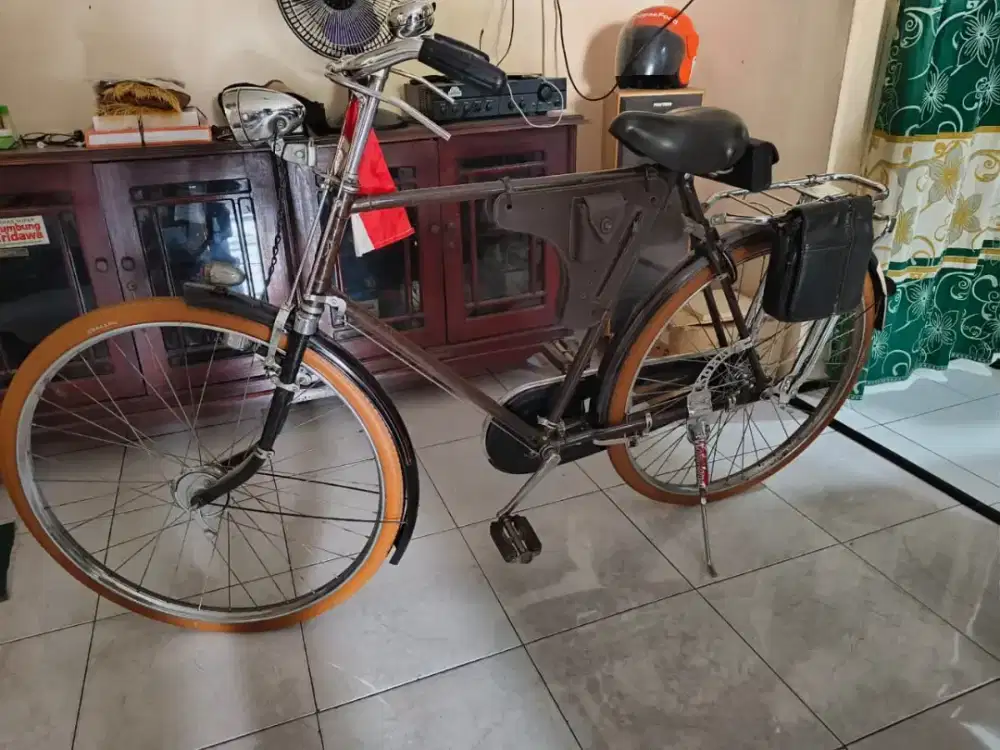 Di Jual sepeda Onthel Herkules
