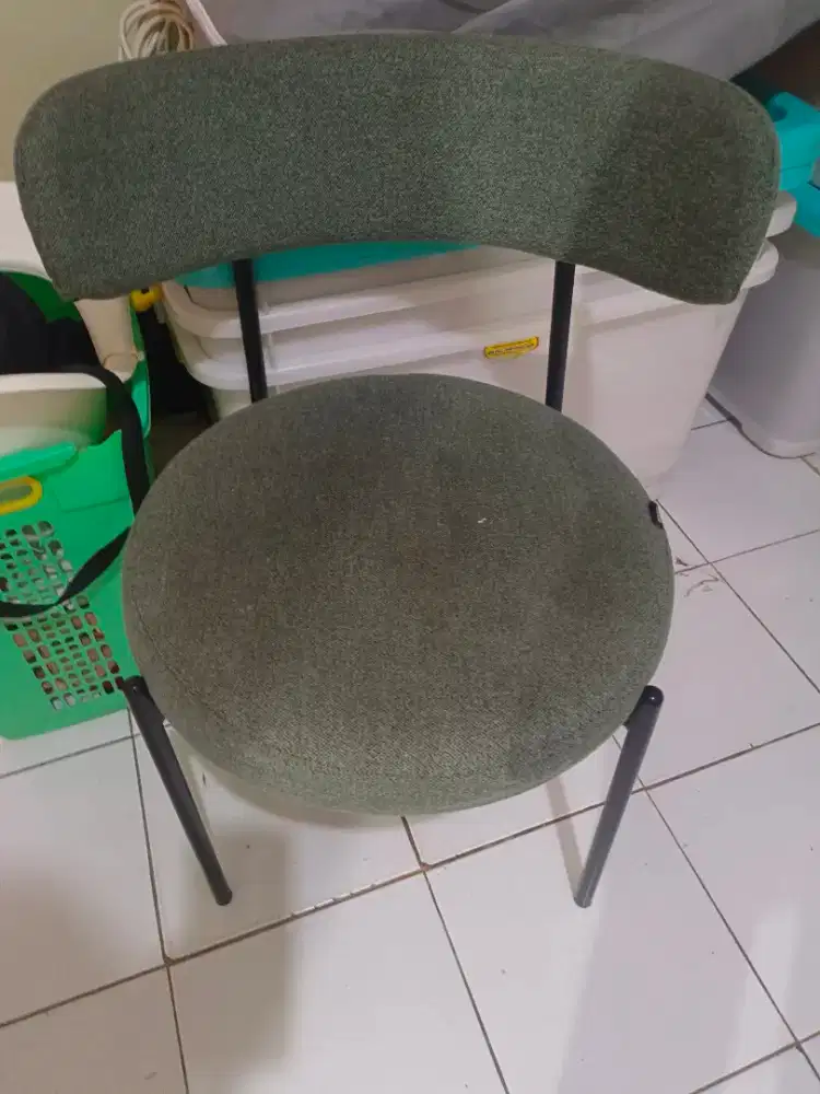 Di jual sofa makan ada 4 kondisi masih bagus dan mulus