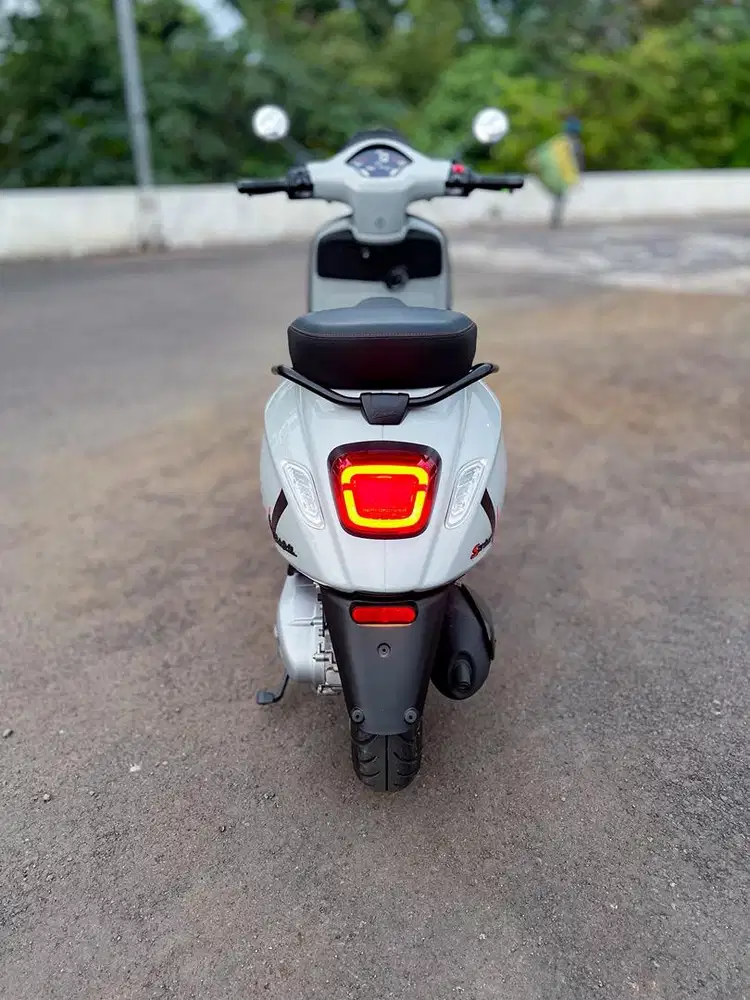 VESPA SPRINT S 180 LIKE NEW