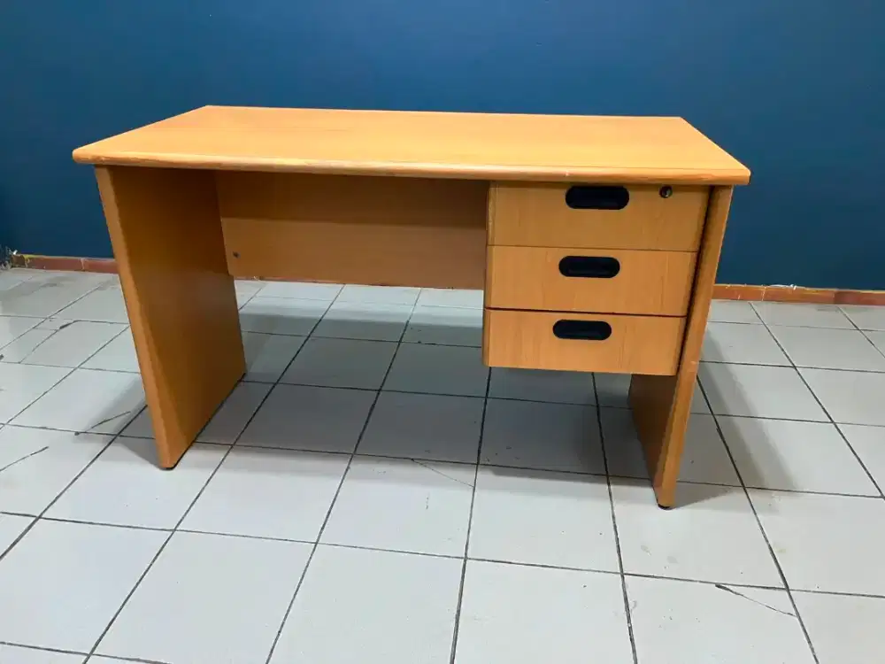 Meja kantor secodn