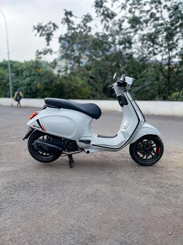 VESPA SPRINT S 180 LIKE NEW