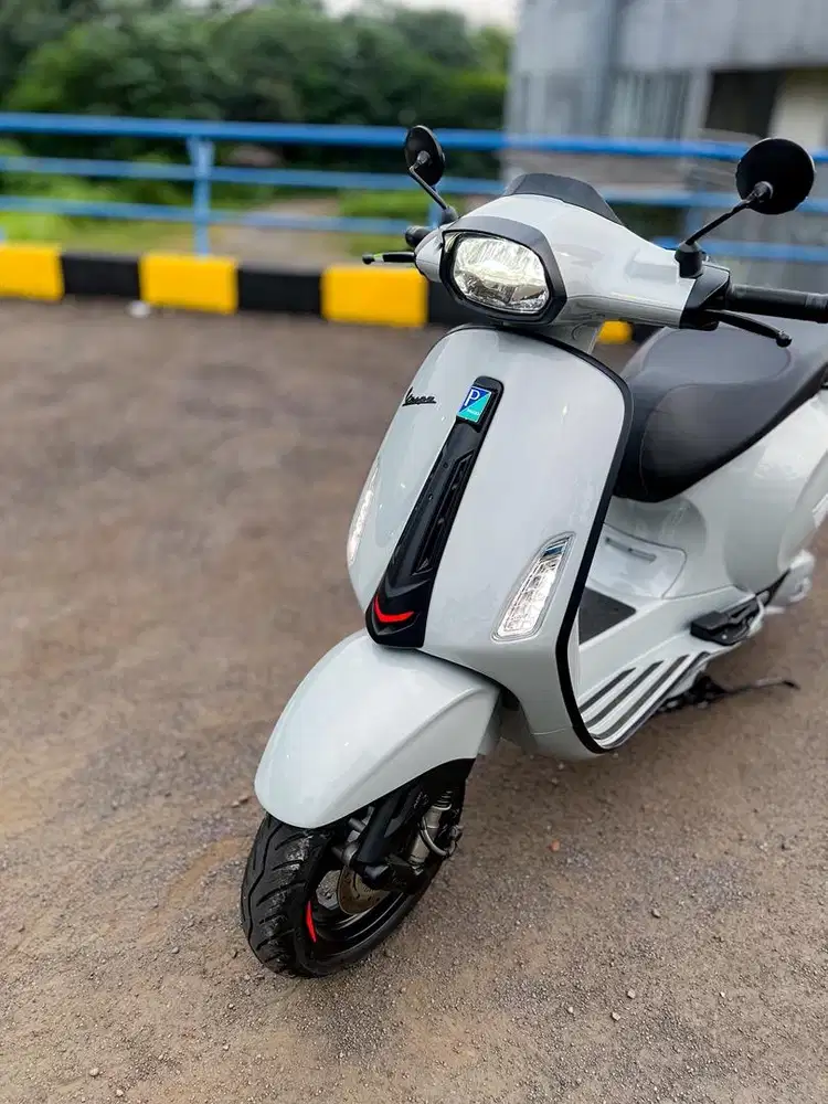 VESPA SPRINT S 180 LIKE NEW