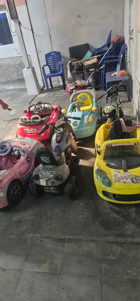 Bekas mobil2an aki anak