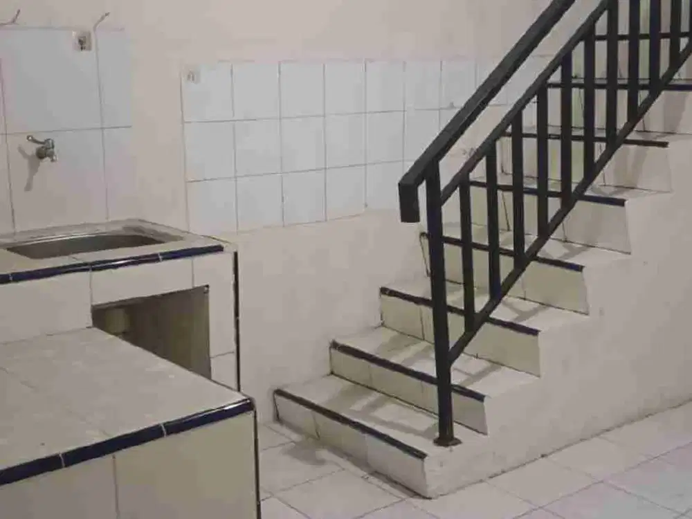 dijual cepat murah rumah 2 lantai ditaman palem lestari