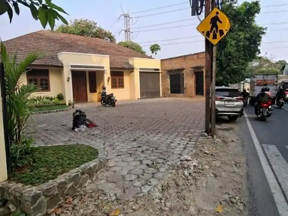 COCOK utk USAHA !!! Disewakan Rumah Pinggir Jalan Puri Kembangan, Jakarta Barat